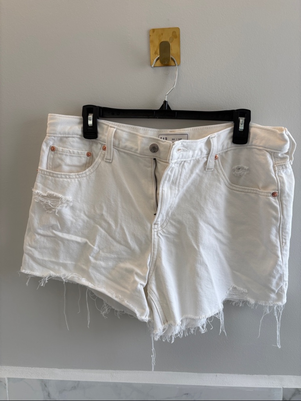 GAP White Distressed Frayed Hem Jean Shorts - Women's